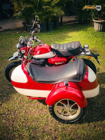 Honda Monkey Sidecar – front three‑quarter view